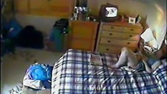 Moja Mama Si Užíva Sólo Potešenie Pri Sledovaní Môjho Explicitného Videa, Zachyteného Skrytou Kamerou